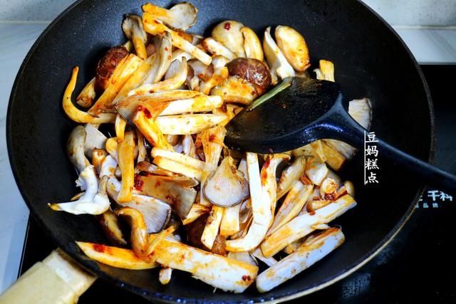 又一好吃的下饭素菜，5分钟搞定，如同肉的口感，连孩子也爱吃