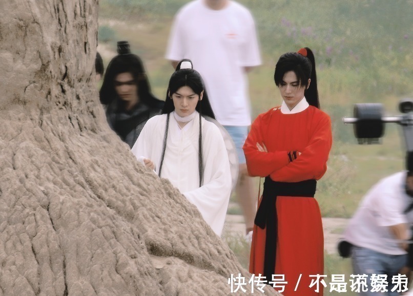 翟潇闻|《天官赐福》定妆照公开！站姐晒路透图被骂，粉丝都不敢认领