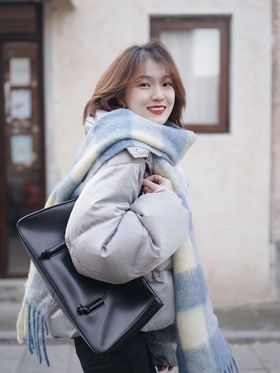 羽绒服|冬季的衣品很重要,借鉴4款实用的羽绒服,不费劲又优雅