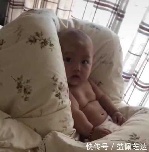 安全感|宝宝将小姨“哄睡”后,静静待着不哭不闹,妈妈看到后被萌翻了