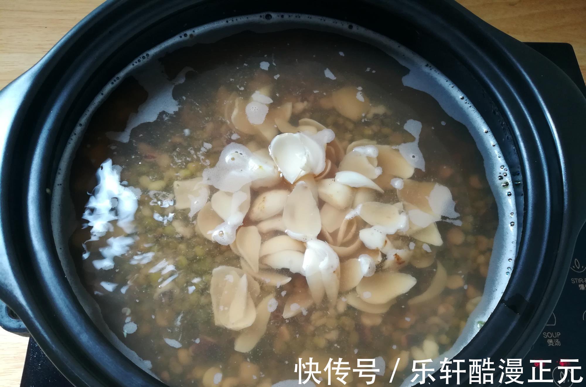 绿豆粥|煮绿豆粥时，放红糖，冰糖还是白砂糖，区别很大，别再放错了