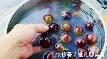 洗葡萄,只用盐水洗等于吃虫卵,果农教你1招,葡萄皮都能直接吃