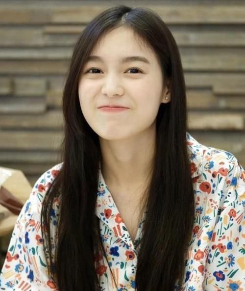 上扬|天生拥有“初恋脸”的女生,一般都有这些特征,气质清纯又自然