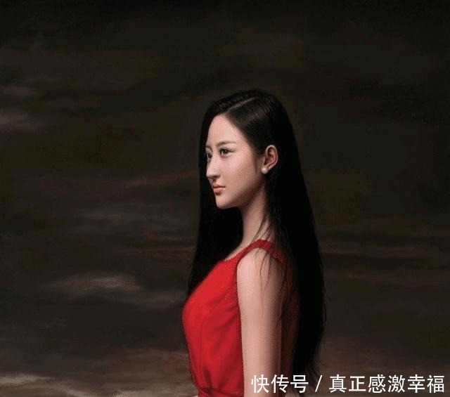 80后|80后画家大智若愚，画草莓无人问津，换成美女吃草莓，卖230万！