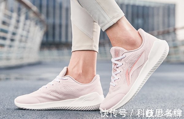 安踏 一定要支持国货,更主要的还是要力挺鸿星尔克