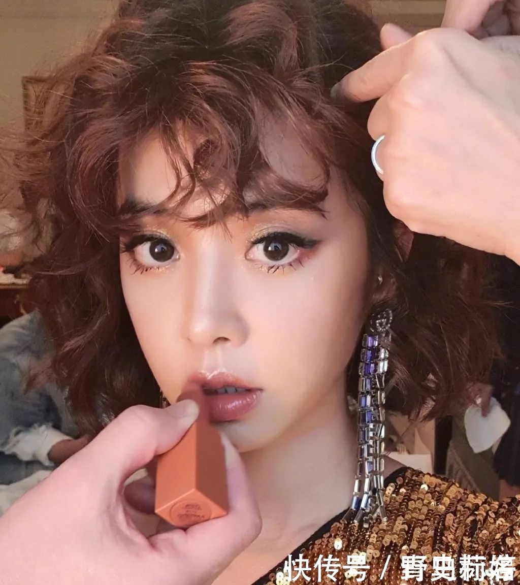 嘴唇|不是每个人都适合涂口红,比如有这些特征的女生,真心不适合