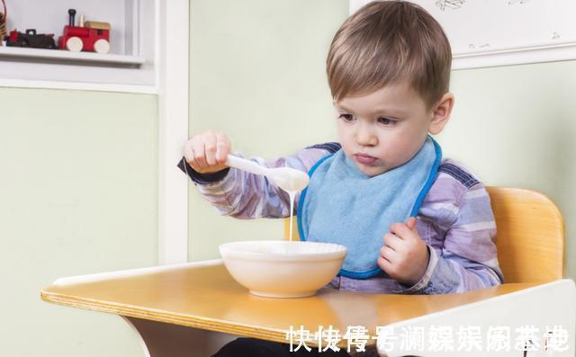 小点心|“天天喝牛奶”的孩子和“从不喝牛奶”的孩子,3大差别很明显