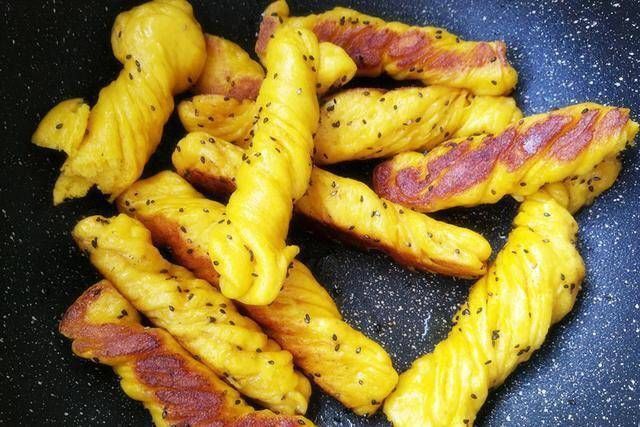 面粉不再用作面包,我来教你怎么做,不用加水就可以很容易地把面团揉成团,