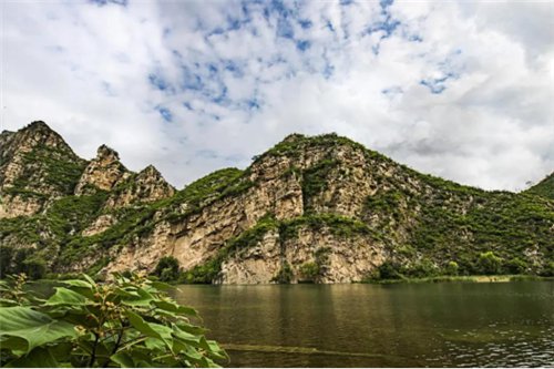 奇观|房山区探秘七渡悬崖峭壁，赏自然生态地质奇观！