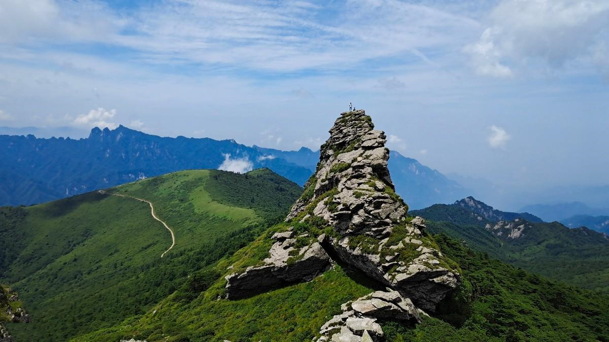 华山|比华山还高700米的光头山草甸，风走云游很惊叹