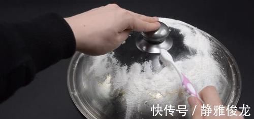 洁净|不管锅盖有多脏，不用任何洗涤剂，轻轻一擦洁净如新，方法太棒了