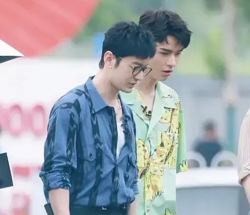 中餐廳|《中餐廳5》嘉賓出行，錯位視頻下，黃曉明好像親了龔俊一口