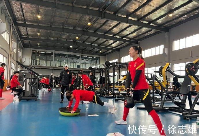 男足|国足直呼不信谣不传谣?女足夺冠只歇1天!男足休息5天竟还没训练