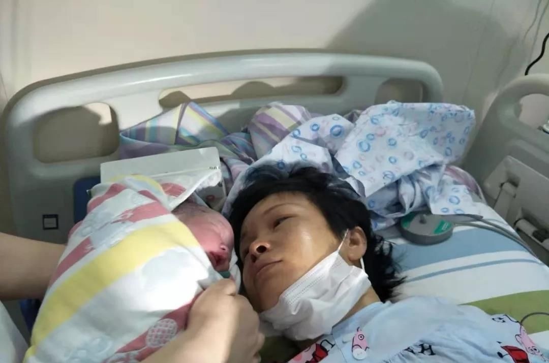 孕妈|最美新生儿出生,医生护士惊呆:上辈子做了什么好事得来的颜值