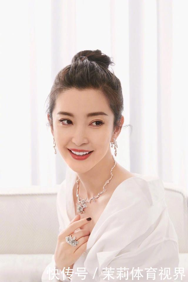 土气|女人一旦上了35岁，尽量少留这3款“显老发型”，土气又没气质