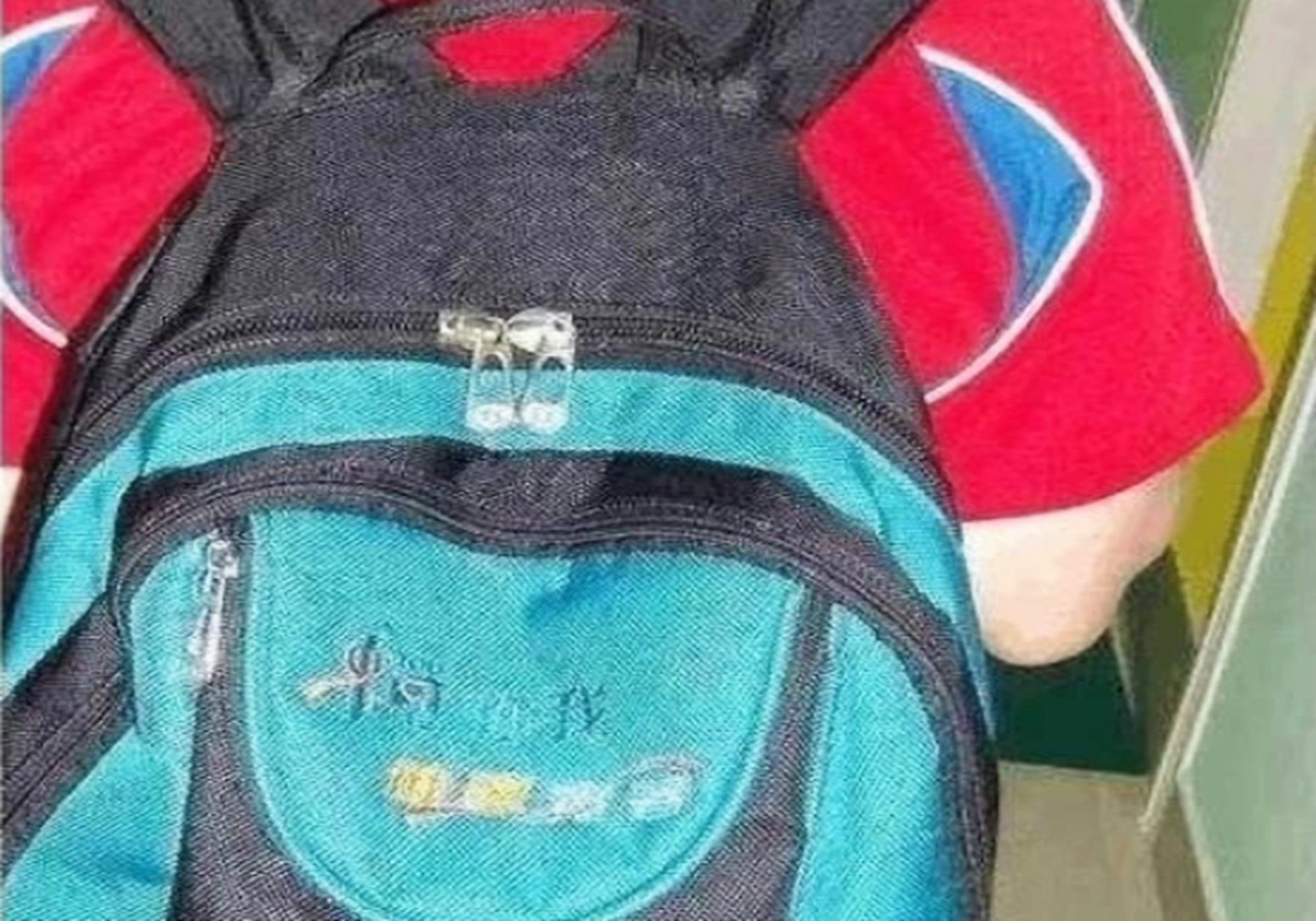 孩子|女儿书包意外跌落违禁物,孩子谎称“口香糖”,妈妈的处置很高明