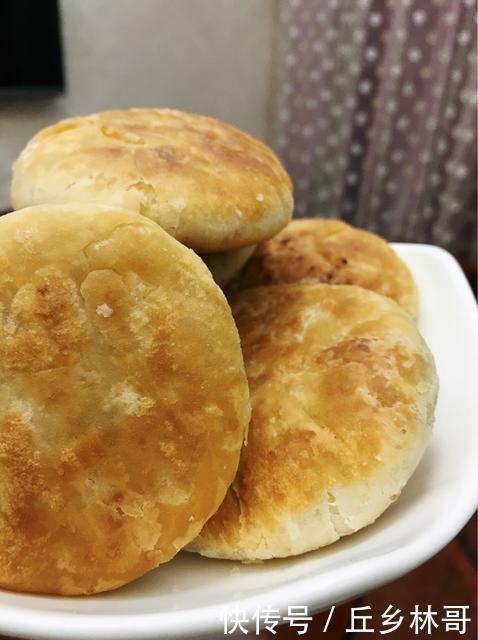 家庭版小酥饼的做法，酥脆香甜，咬一口还掉渣，再也不用出去买了