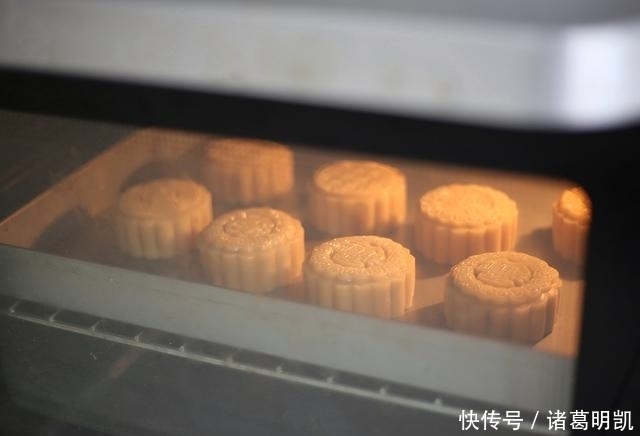 蛋黄|广式月饼还是喜欢这配方,蛋黄油润咸香,饼皮松软可口,味道大赞