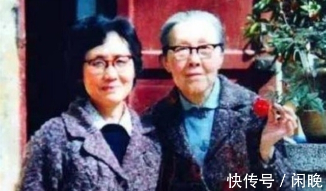 张家@因一块霞帔，她痴等初恋55年，孑然一身熬过半世，他却已儿孙满堂