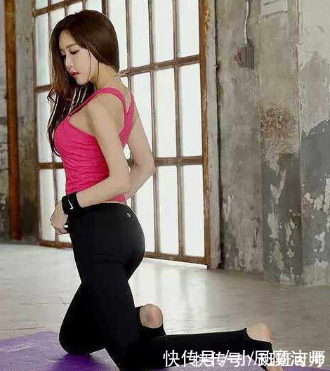 打底裤|小姐姐爱穿紧身打底裤,勾勒迷人身姿,散发时尚女神韵味