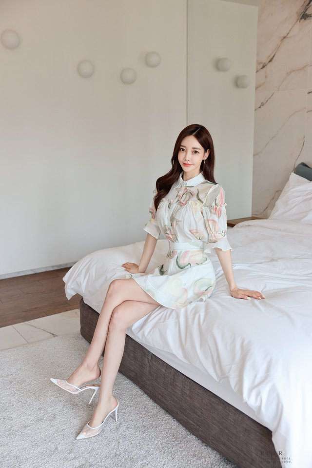 墨纹|女神孙允珠最新高清时尚搭配:莫奈油彩青苹果墨纹纤雅衬裙