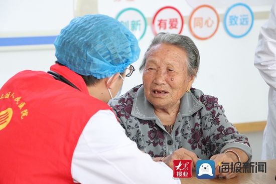 志愿者们|老人不动专家动！岚山区人民医院全力为老年人健康护航！