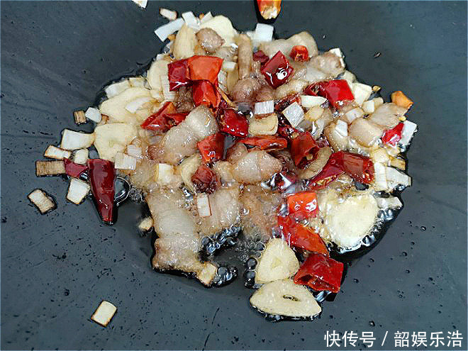 天冷了，白菜此做法才解馋！3块钱做一盘，我家一周吃5次，太香了