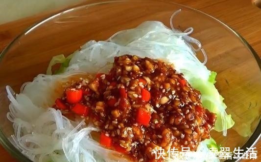 腰肢|42岁的小姨常用“它”当晚餐，腰肢纤细，皮肤水嫩特显年轻