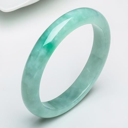 年轻的小姑娘适合戴啥手镯，可以看看我的意见