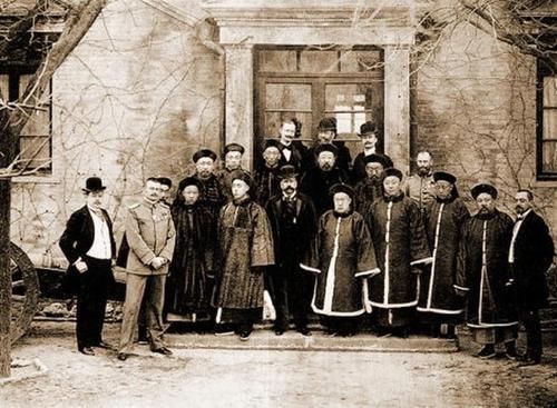 送到|将38个儿女送到国外，临行前要求：不许再做中国子民，后来如何