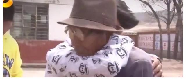 变形计重情义主人公,临别给农村爷爷磕头又盖新房,可惜结局伤感