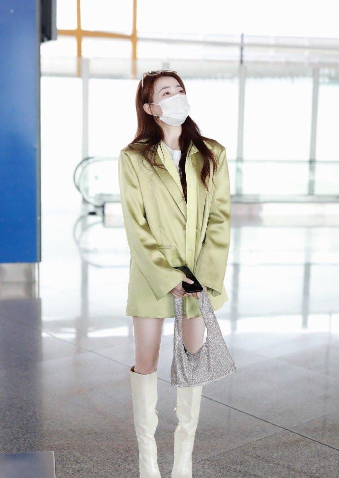 徐璐|徐璐还是胖点吧，穿大版西装都撑不起来，别再一味追求漫画腿了