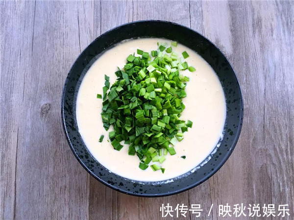 面糊|鸡蛋和韭菜也可以做早餐饼这样做鸡蛋饼，每天当早饭都不会腻！