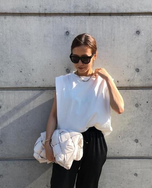 实用|怎么把“T恤”穿出特点？学一学“日系搭配法”，高级又实用