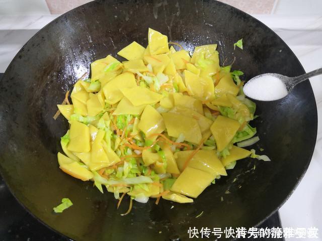 早餐这样做，有菜有蛋有主食，营养多味道香，一上午都不饿