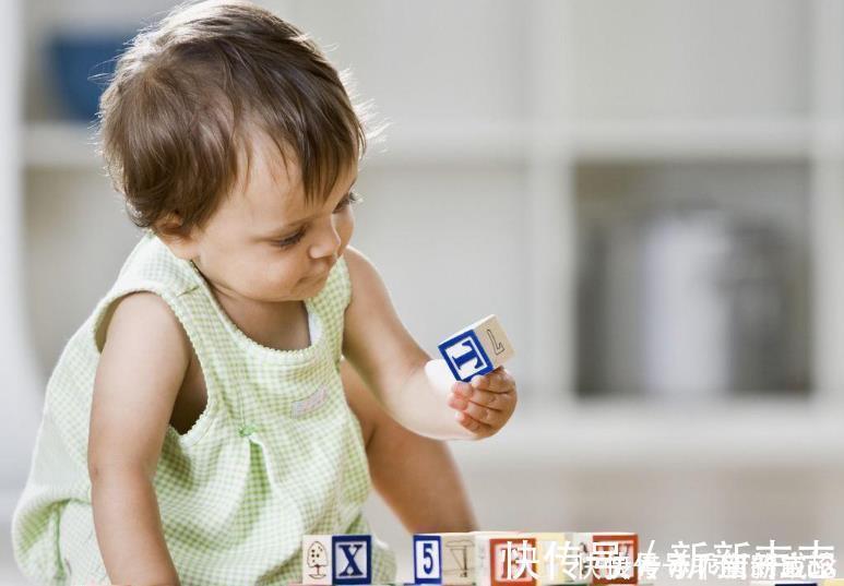 大脑|宝宝睡醒后的这三个动作,是高智商的表现,宝妈可别阻止