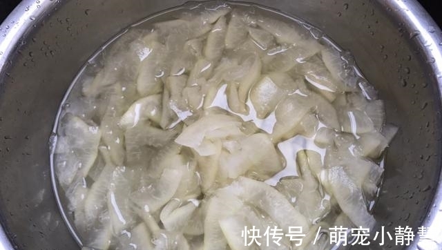 这种水果，皮比肉宝贵多了，可惜很多人不知，总把它当垃圾丢