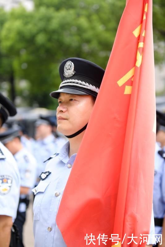 突击队|河南省公安厅百名青年民警组建防汛救灾突击队赴郑开展援助