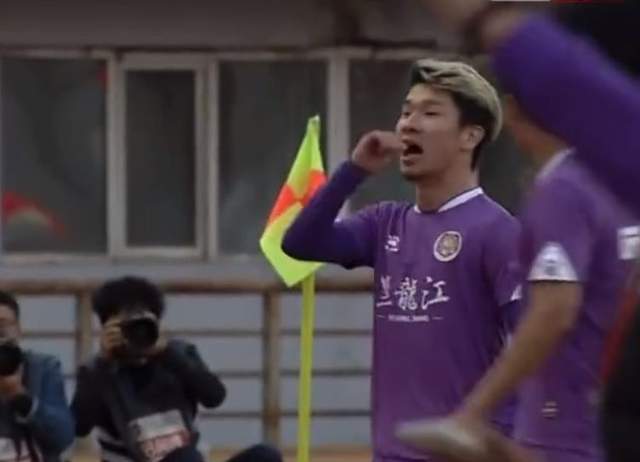 “中后卫有人了！哈维-阿隆索西班牙足球甲级