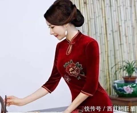 开叉 旗袍两边为何是开叉的,除了干活方便,还有一个重要原因