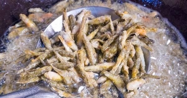 河里这种“虎皮纹”小鱼，煮汤比鲫鱼鲜美，如今几乎绝迹