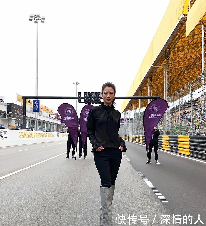 制胜|梁咏仪42岁都遮不住女神气质,波浪头+小西装简约制胜,太优雅