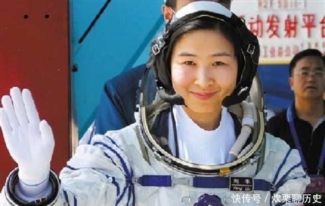 诚实 中国首位女宇航员,为何返回后就没露面?原来一直在背后作奉献