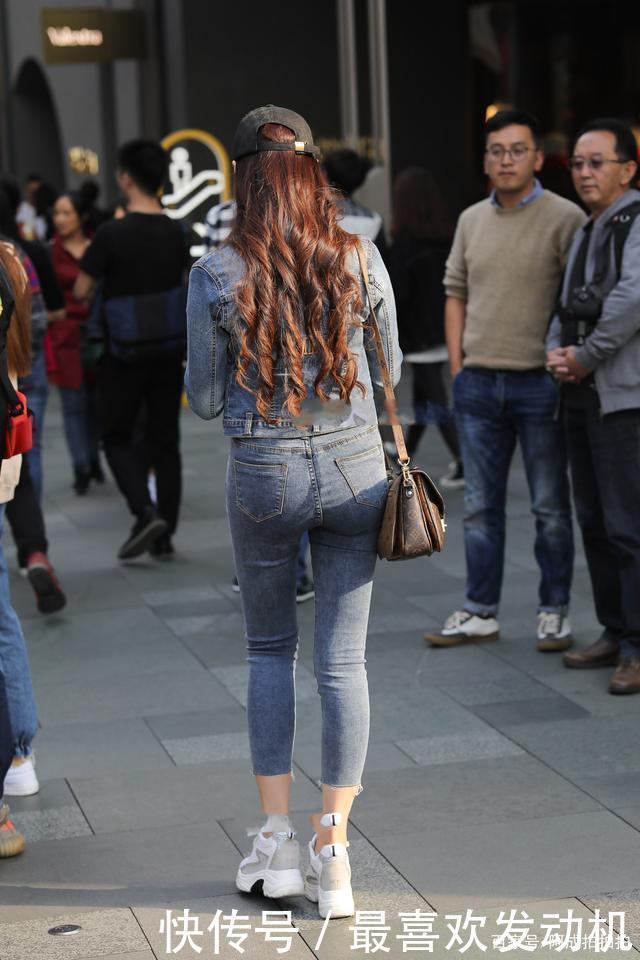 牛仔元素穿搭,穿出年轻的风格,活力满满