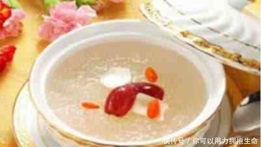 美食推荐：芹菜虾仁，千张丝炒韭菜，五彩窝窝头，百合银耳莲子羹