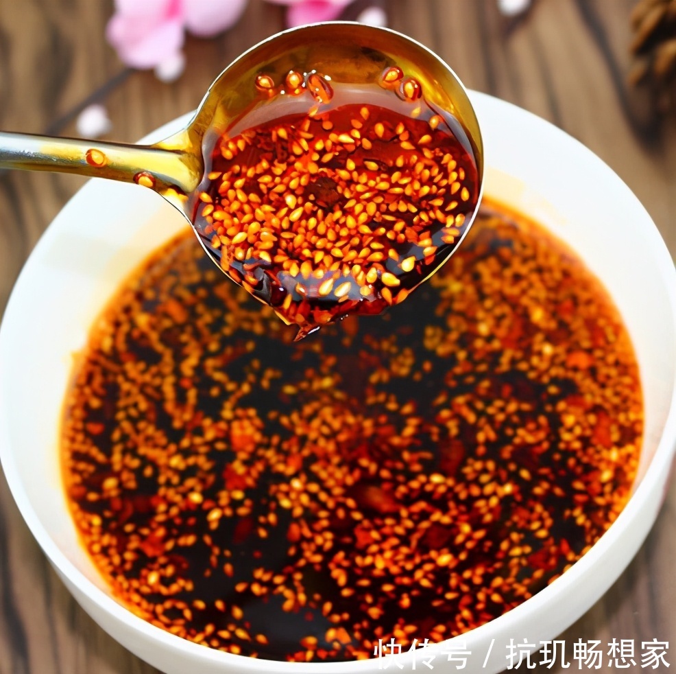 花生米|炸辣椒油，直接泼热油是大错！牢记5个技巧，红亮诱人，又香又辣