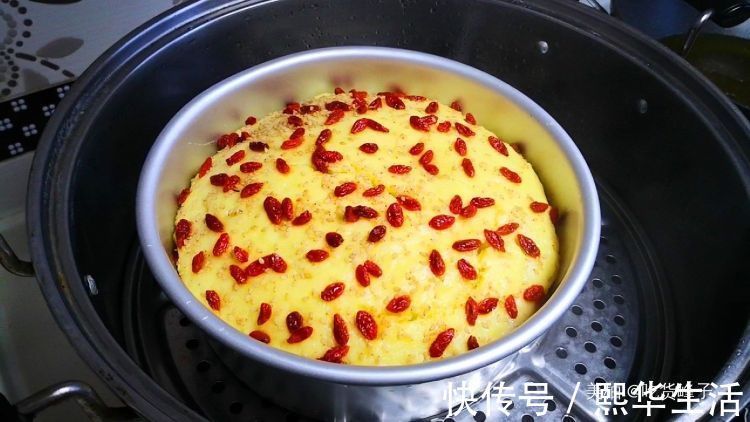 家里有红薯和面粉,就能做发糕,比蛋糕简单好吃,新手一次就成功