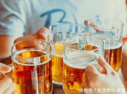 白酒|为何人能喝10瓶啤酒却喝不了10瓶水?酒厂老板说出真相,原来如此