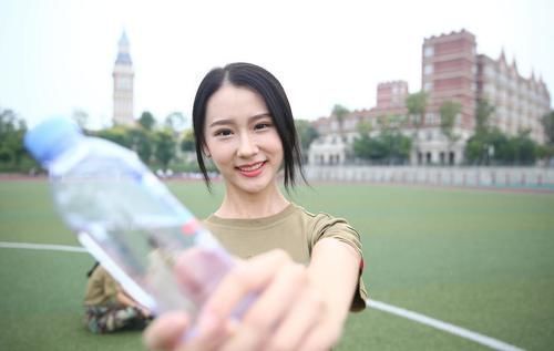 大学毕业女生学医好，还是教书好？你会怎么选择