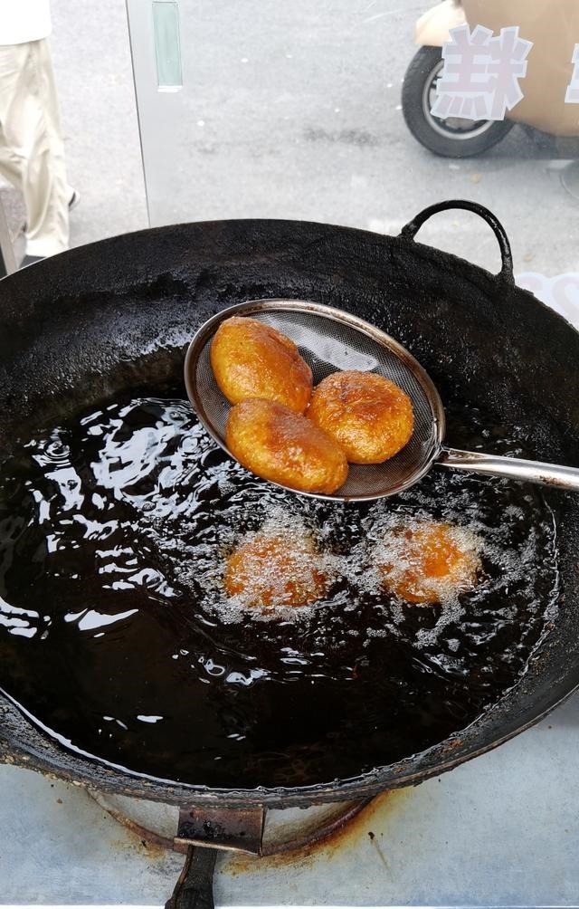  卖光|天津这家干了26年的烫面炸糕，每天早上8点半卖光，想吃的请早